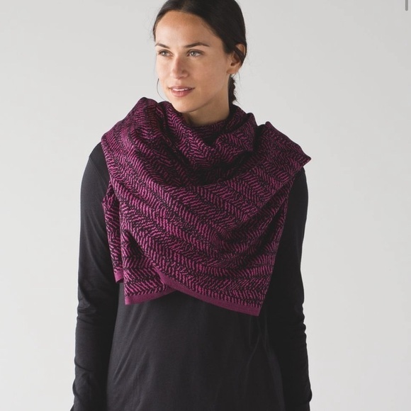 Lululemon Be Present Scarf
Trax Jewelled Magenta Black - Picture 5 of 8